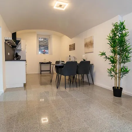 Fewomo, Moselzeit Apartment, Stilvolle Fuer Geniesser Naehe Schloss * Lieser